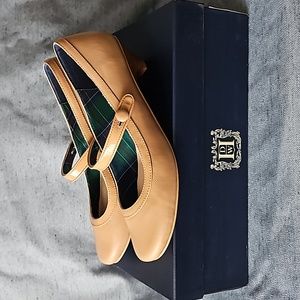 Nude leather round toe kitten heels size 7.5